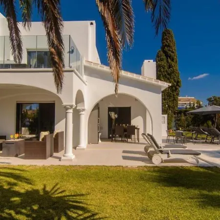 Superb 5 Bedrooms In Chapas,