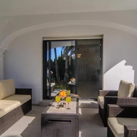 Apartment Superb 5 Bedrooms In Chapas,