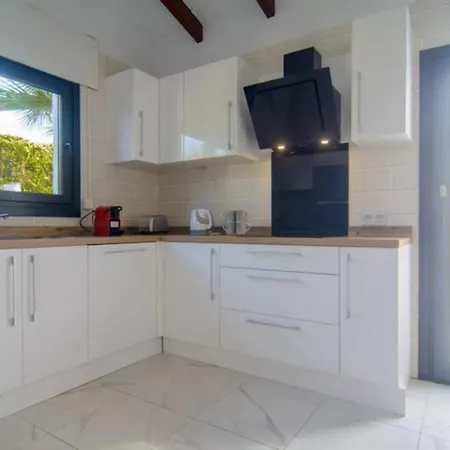 Apartment Superb 5 Bedrooms In Chapas, Marbella
