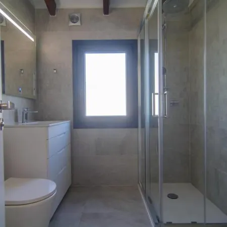 Superb 5 Bedrooms In Chapas,