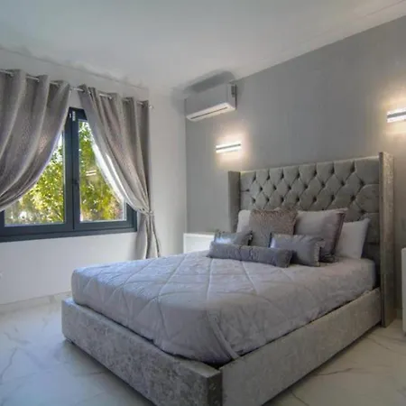 Superb 5 Bedrooms In Chapas, *