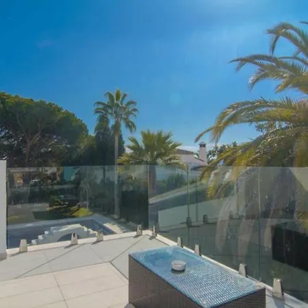 Apartment Superb 5 Bedrooms In Chapas, *