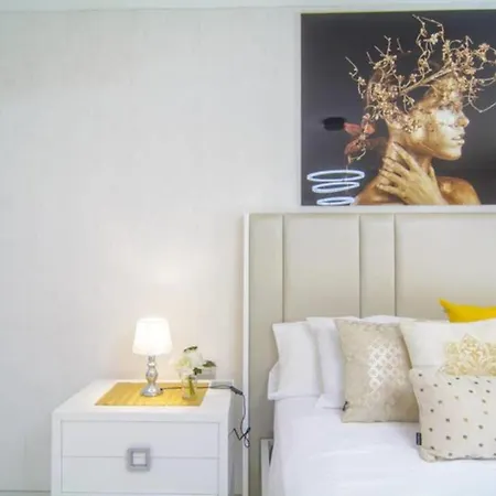 Superb 5 Bedrooms In Chapas, Apartment Marbella
