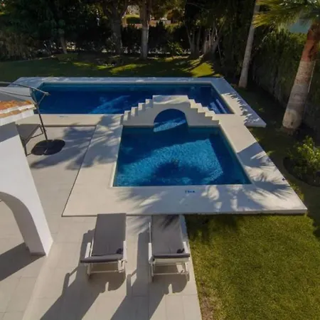 Superb 5 Bedrooms In Chapas, *